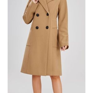 Double breasted wool blend coat. Lined